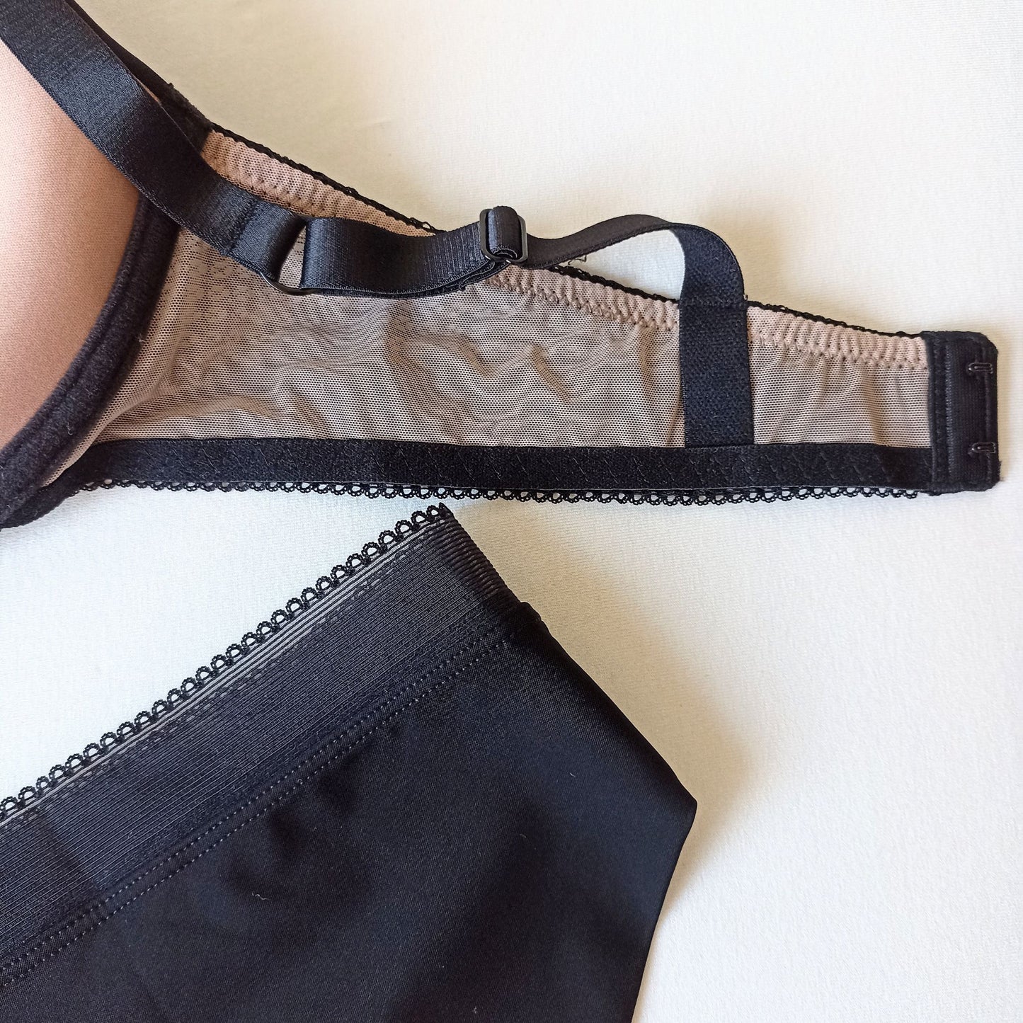 Sportinio stiliaus liemenėlė be lankelių su push-up, juoda (75C/XL)
