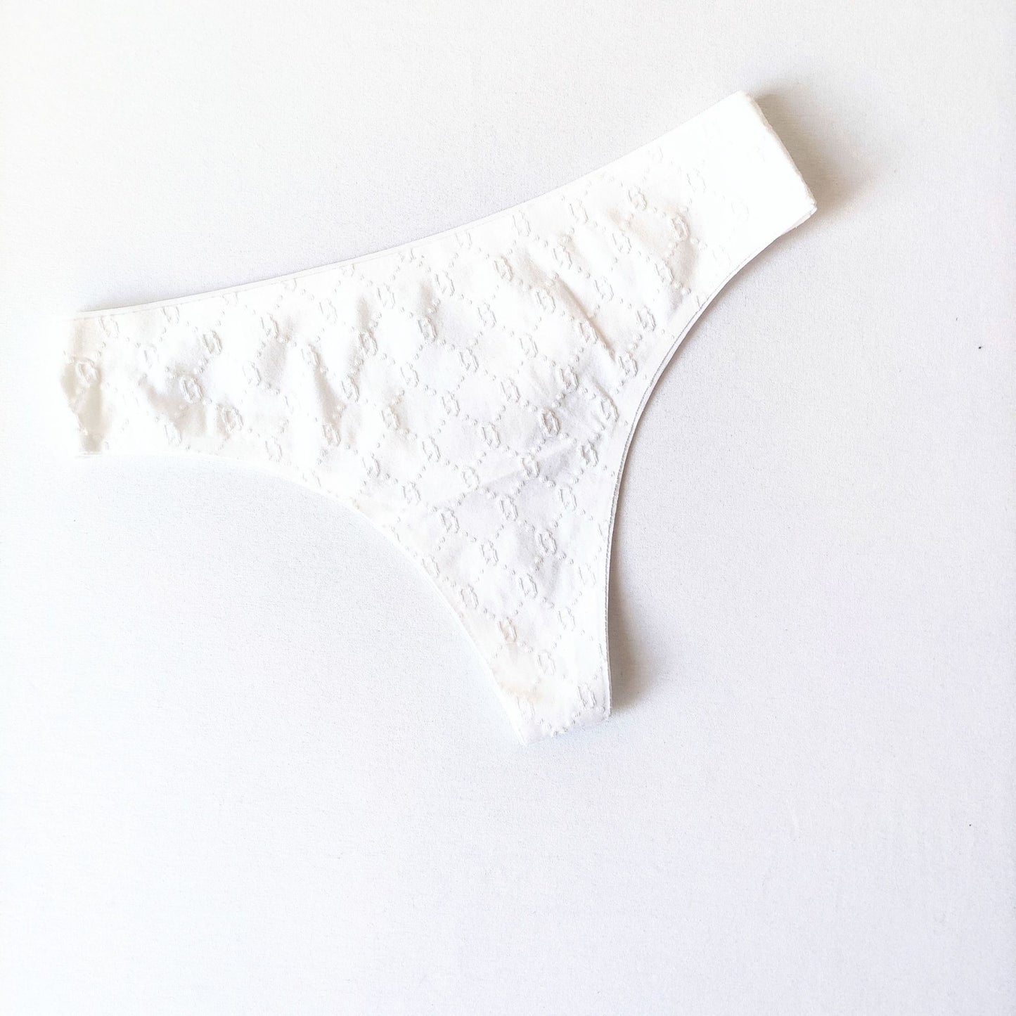Medvilniniai nematomi stringai (S/XL)