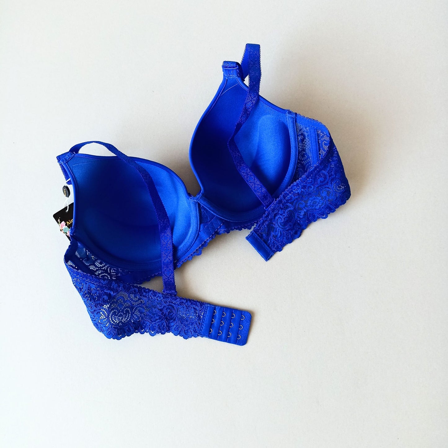 Lygi liemenėlė su push-up ir stringai, pudros rausva (90-100D/3XL-4XL kelnaitės)