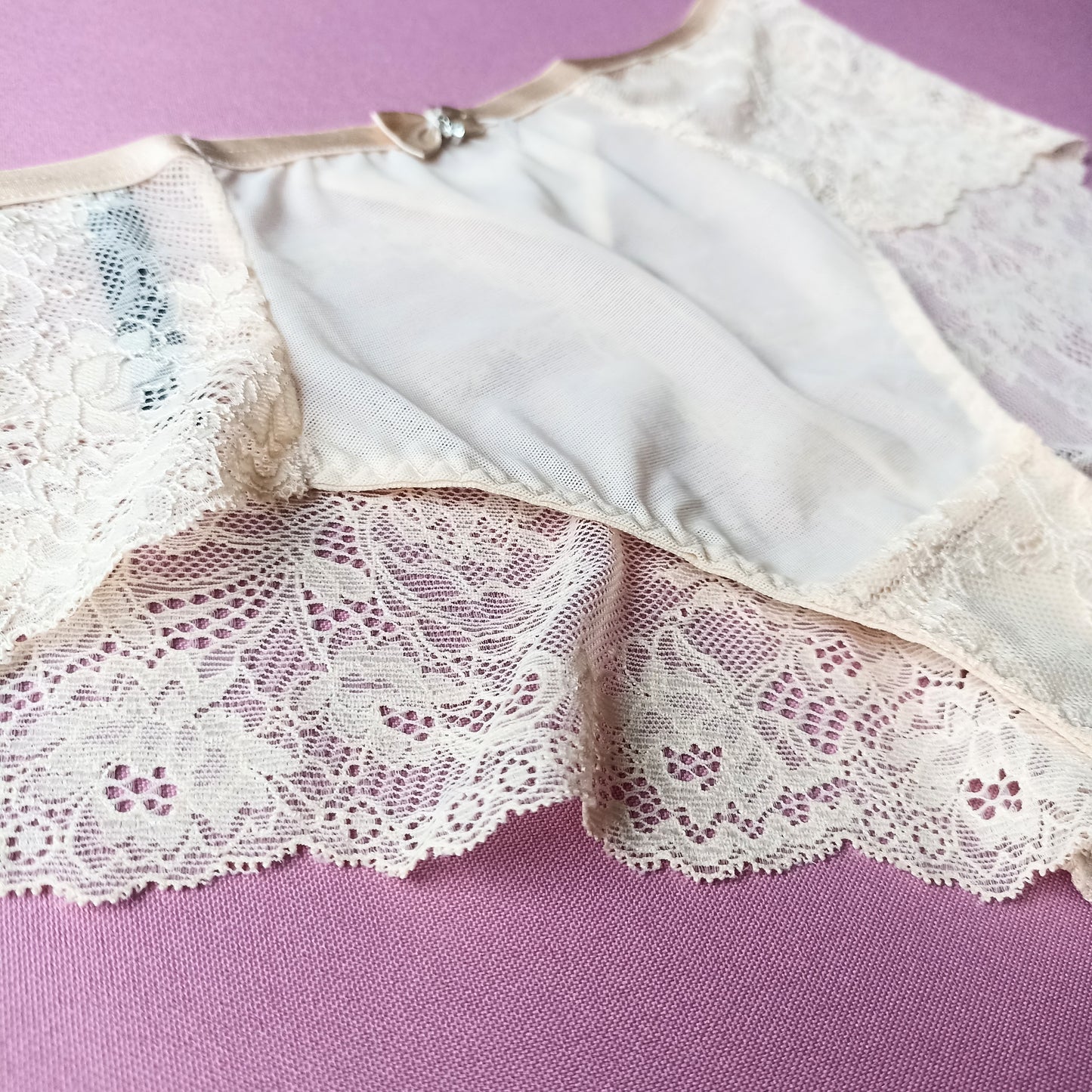 Permatomos bikinio kelnaitės, klasikinis juosmuo, šviesi kūno (XL)