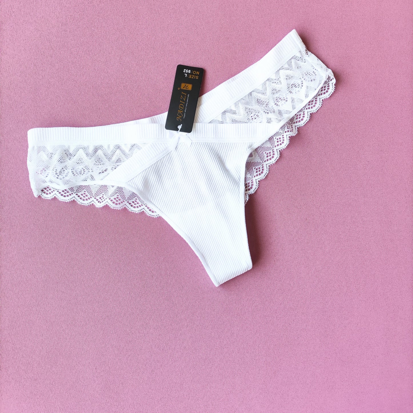Elegantiškos medvilninės kelnaitės/thongs su nėriniais, balta (L/XXL mažintos)
