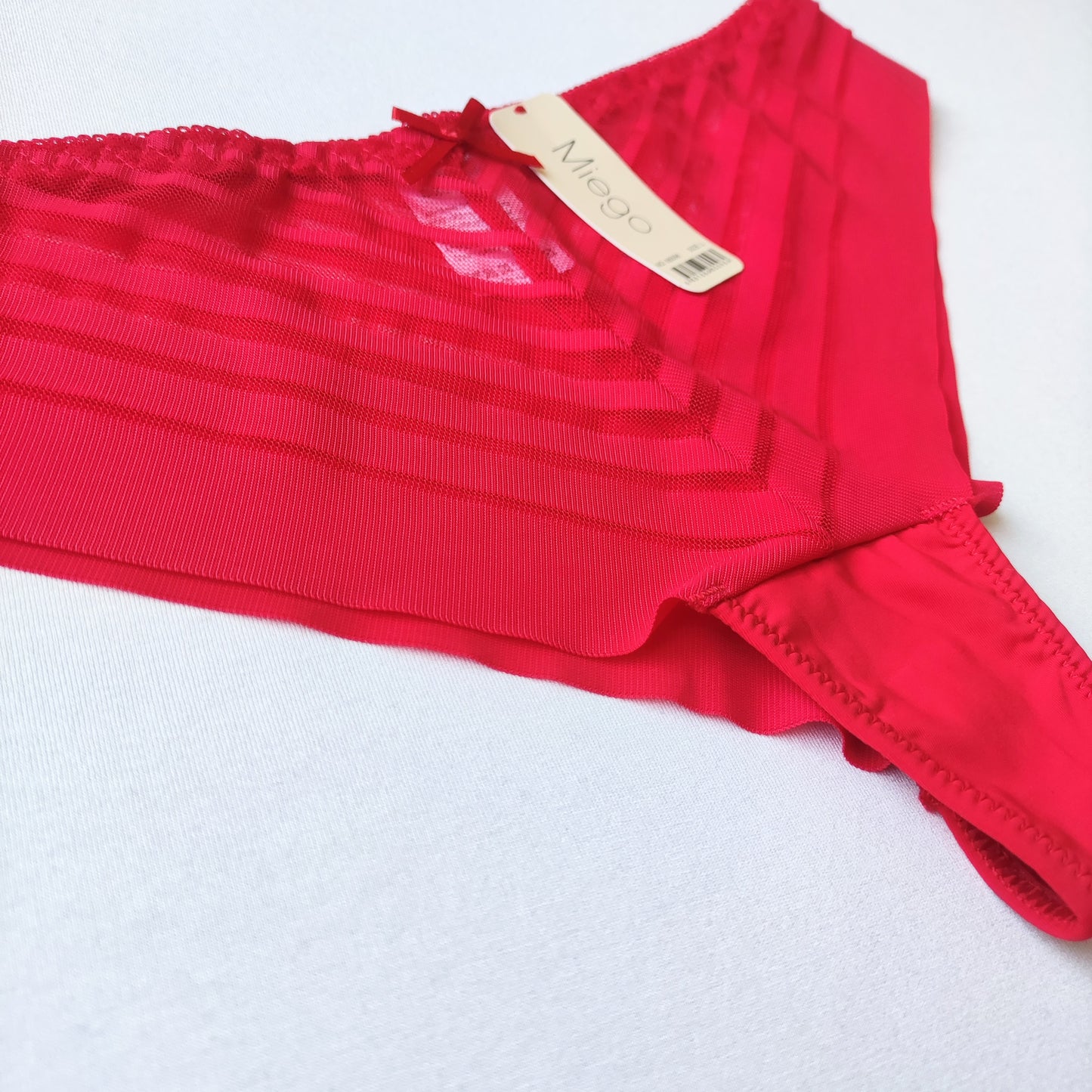 Nematomos tamprios kelnaitės/thongs, raudona (M-XL)
