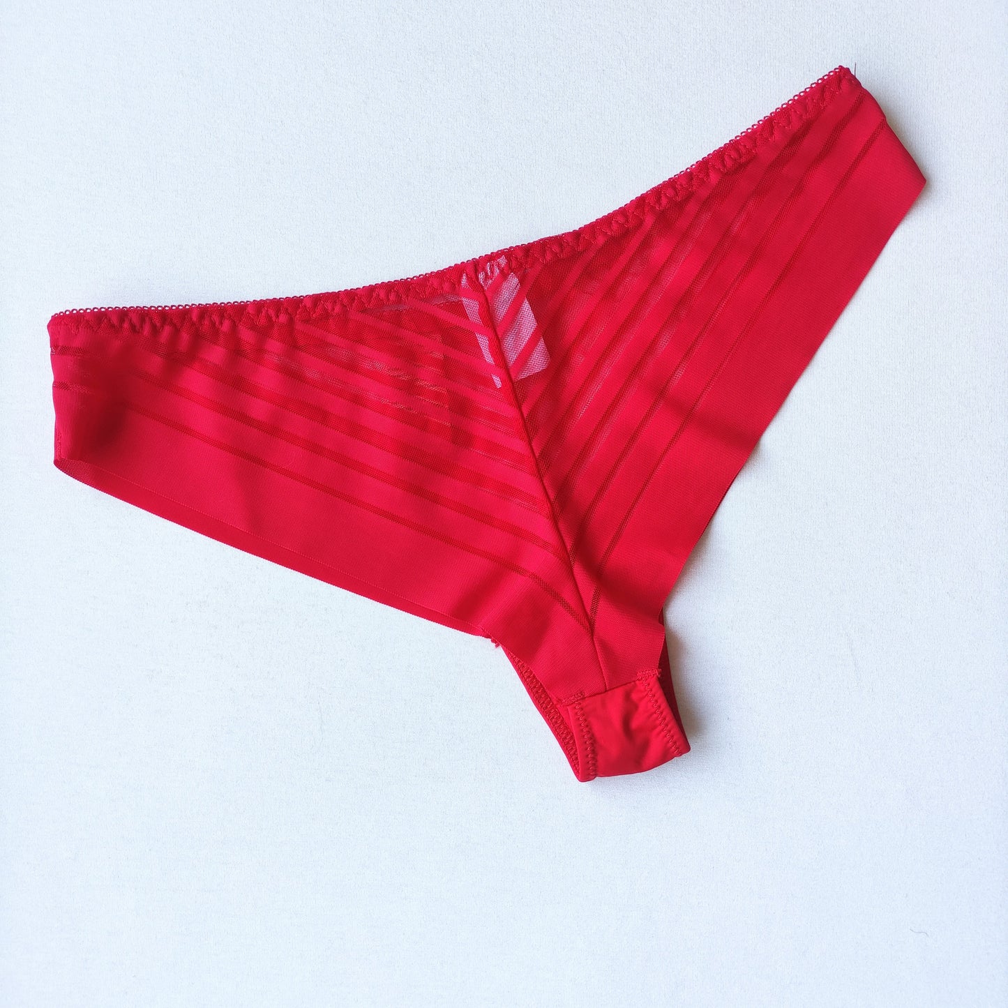 Nematomos tamprios kelnaitės/thongs, raudona (M-XL)