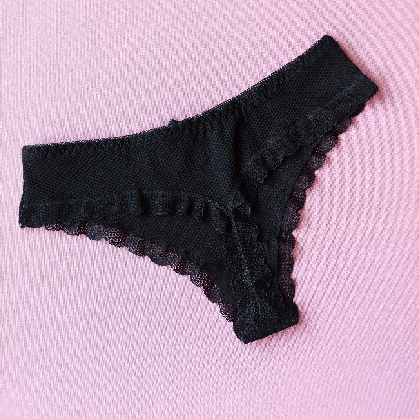 Elegantiškos faktūrinio trikotažo kelnaitės/thongs, juoda (XL)