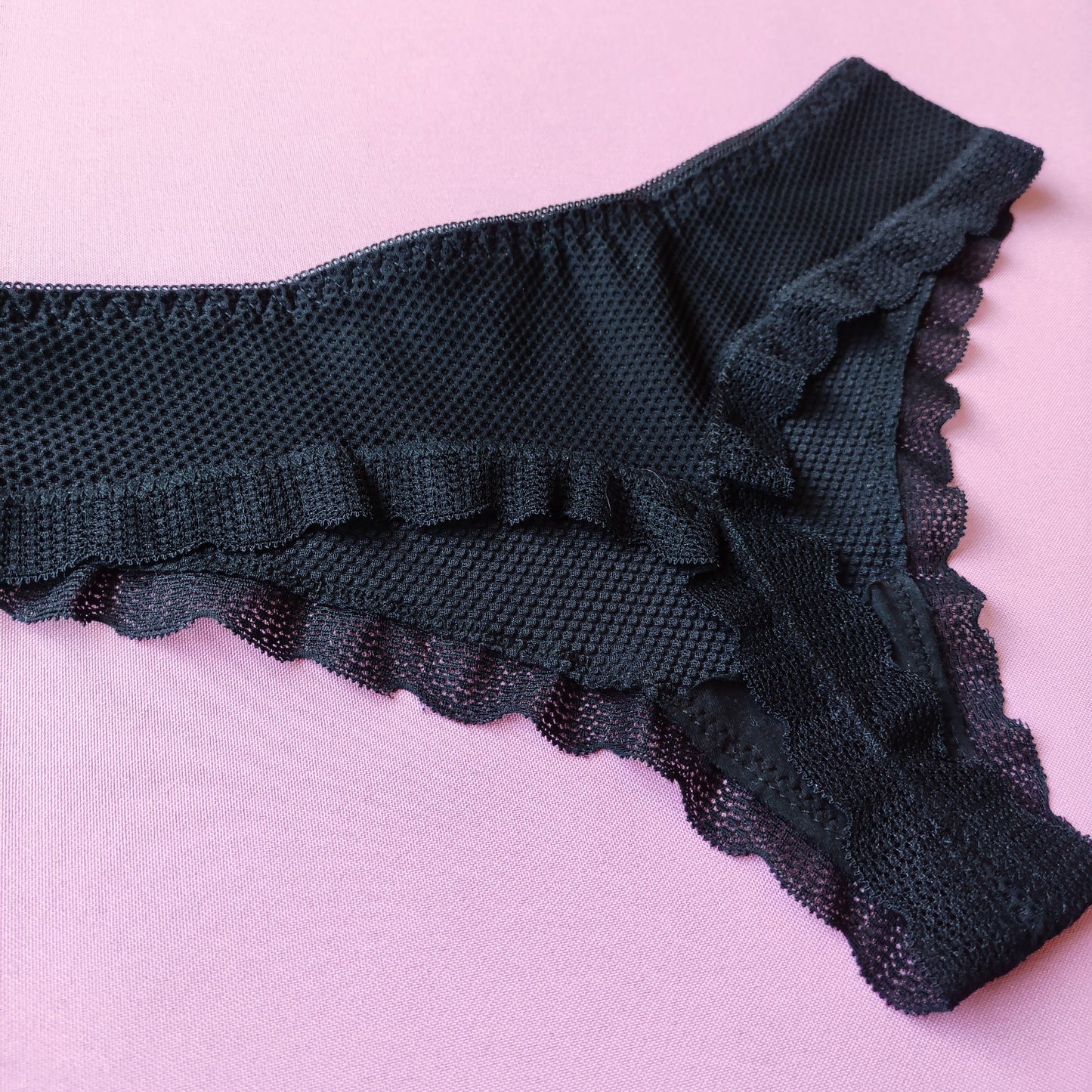 Elegantiškos faktūrinio trikotažo kelnaitės/thongs, juoda (XL)