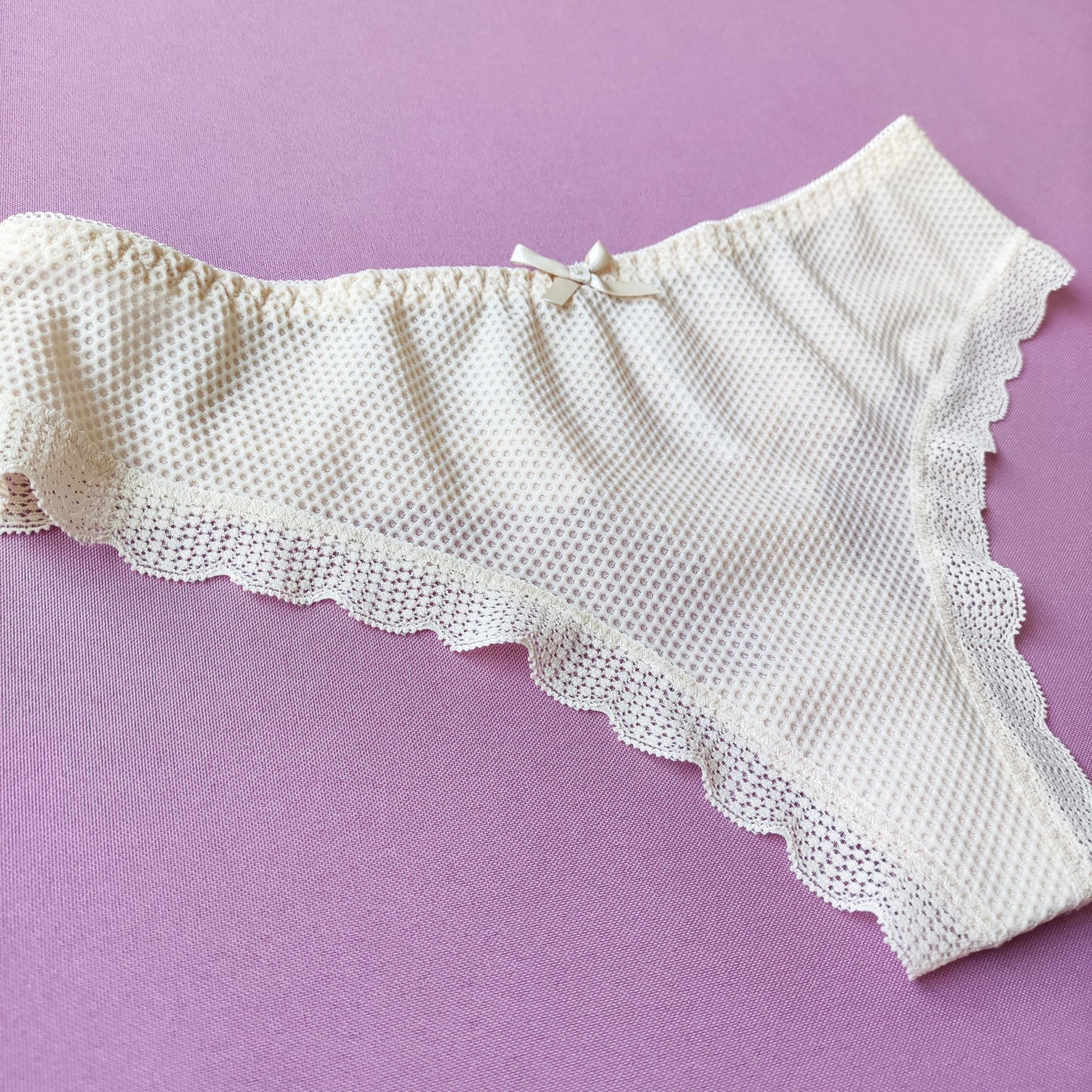 Elegantiškos faktūrinio trikotažo kelnaitės/thongs (XL/mažintos)