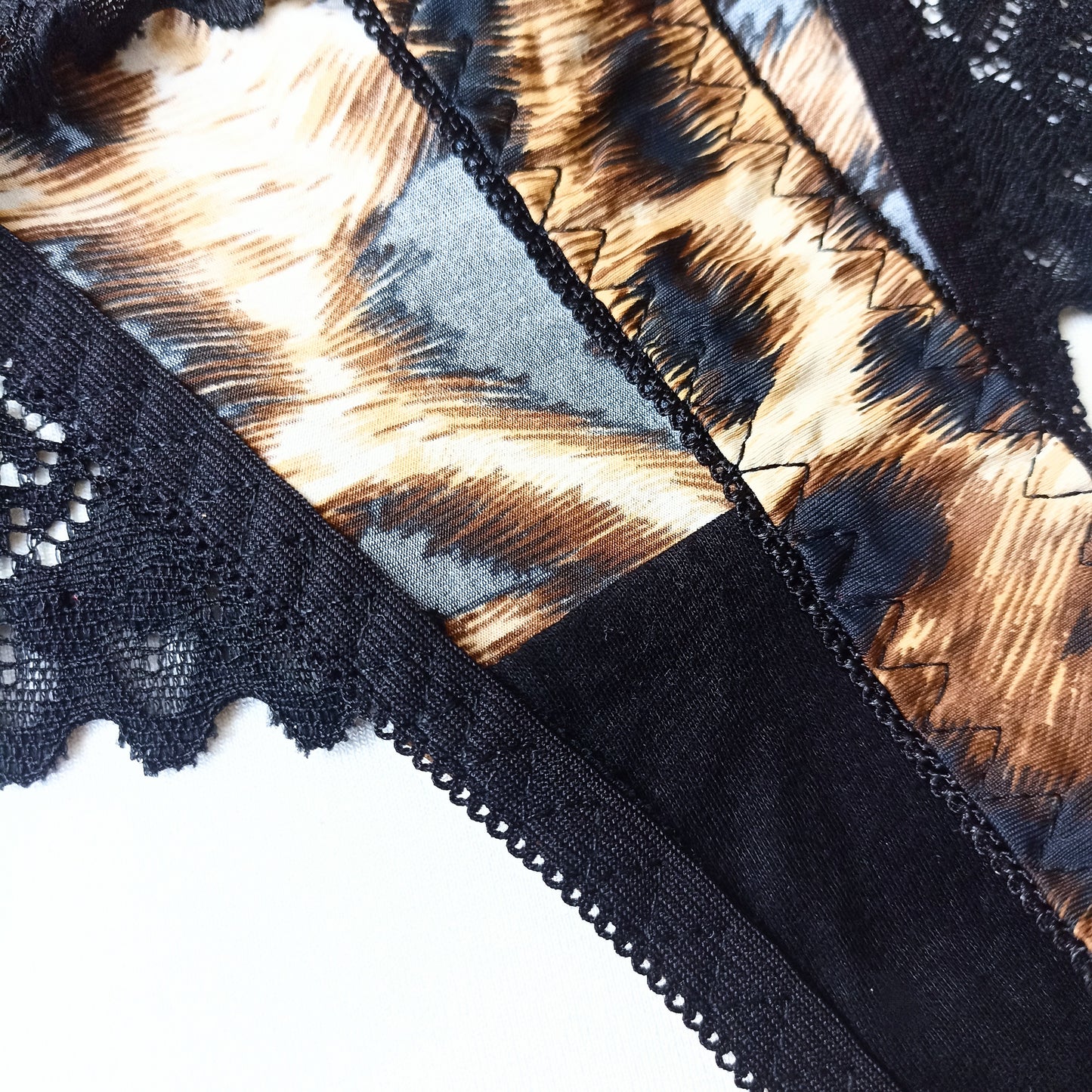 Leopardinio rašto nėriniuoti stringai, klasikinis josmuo (M-XL)