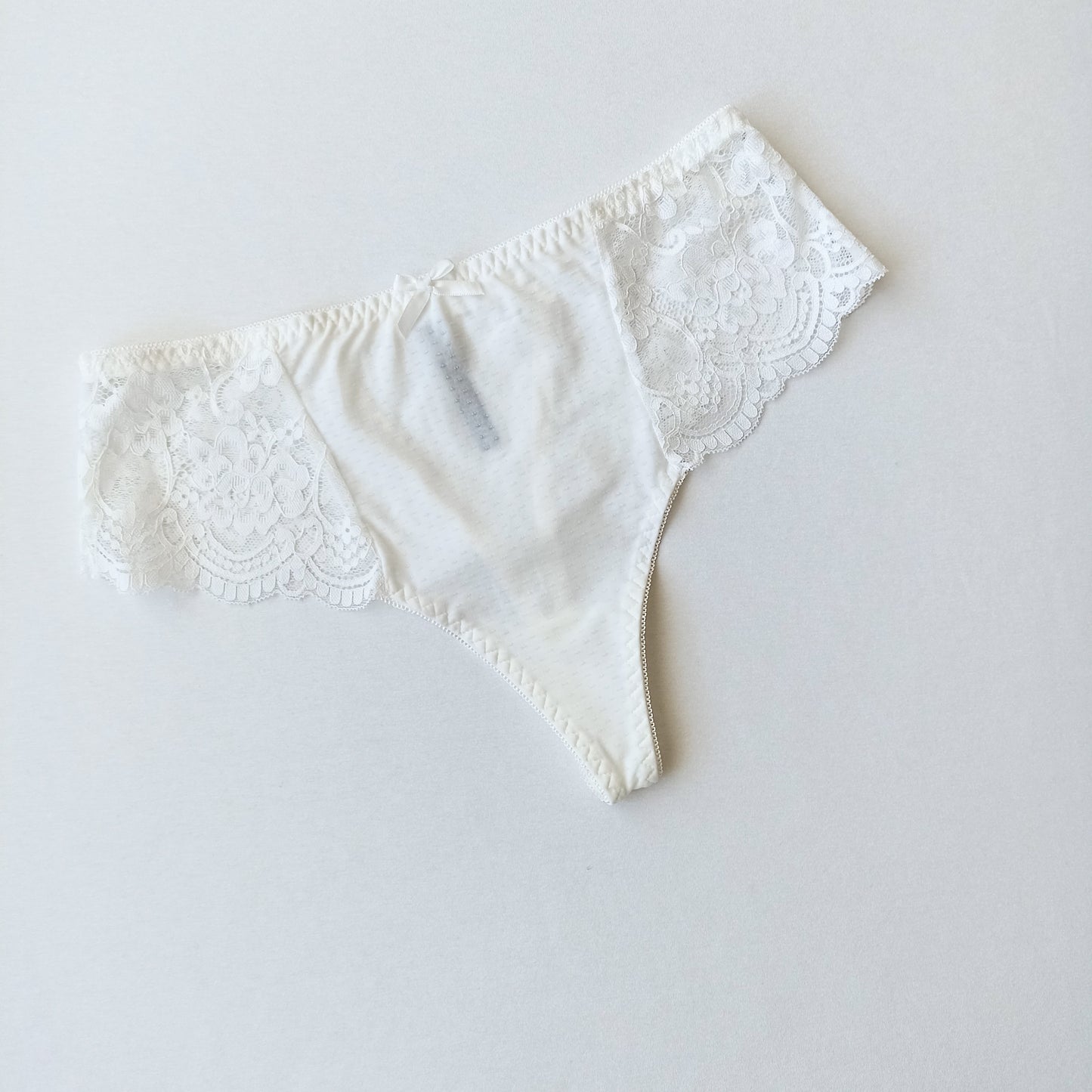 Lygūs stringai su nėriniuotais šoneliais, įvairios spalvos (XL-3XL)