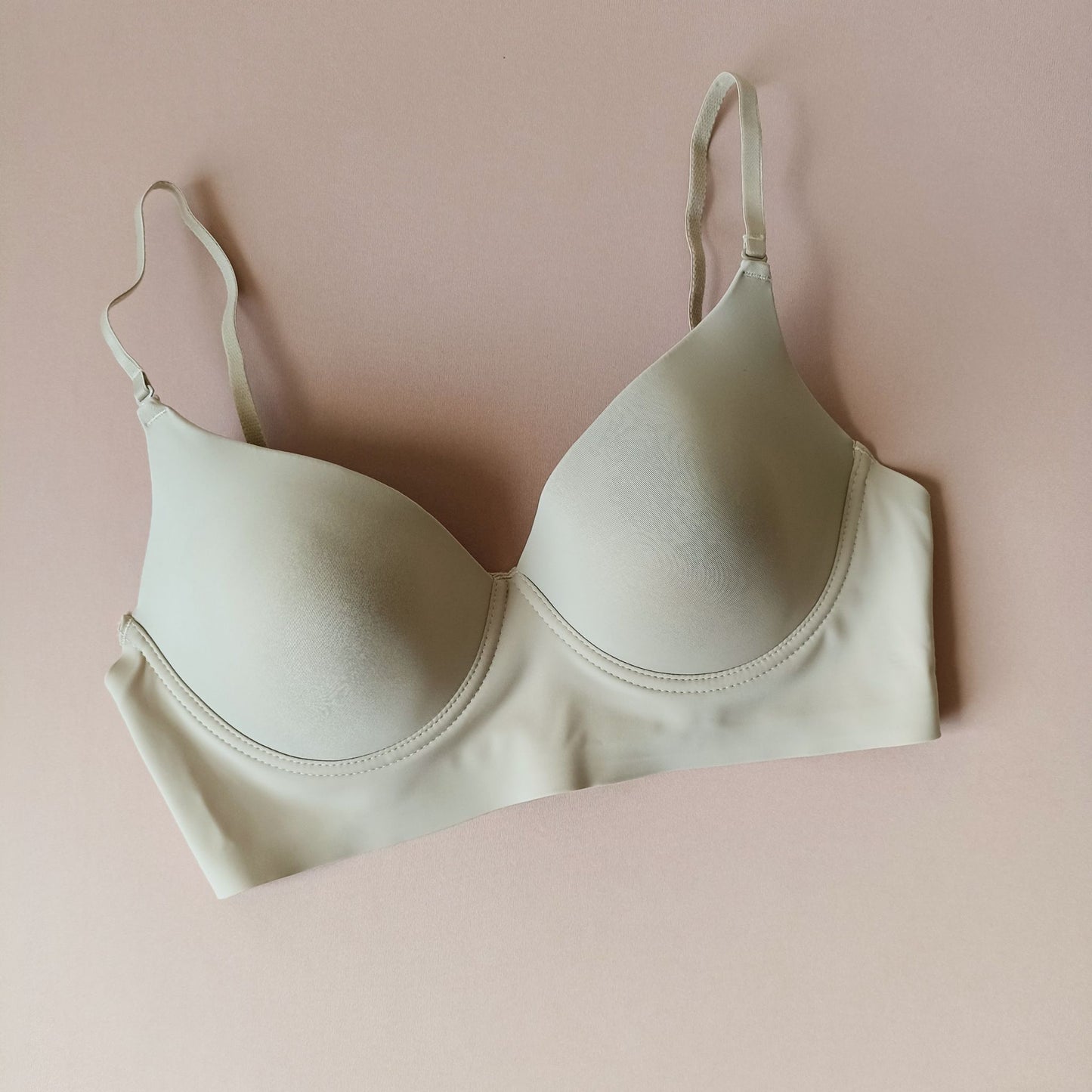 Sportinio tipo lygi liemenėlė atvira nugara, kūno (M/XL)