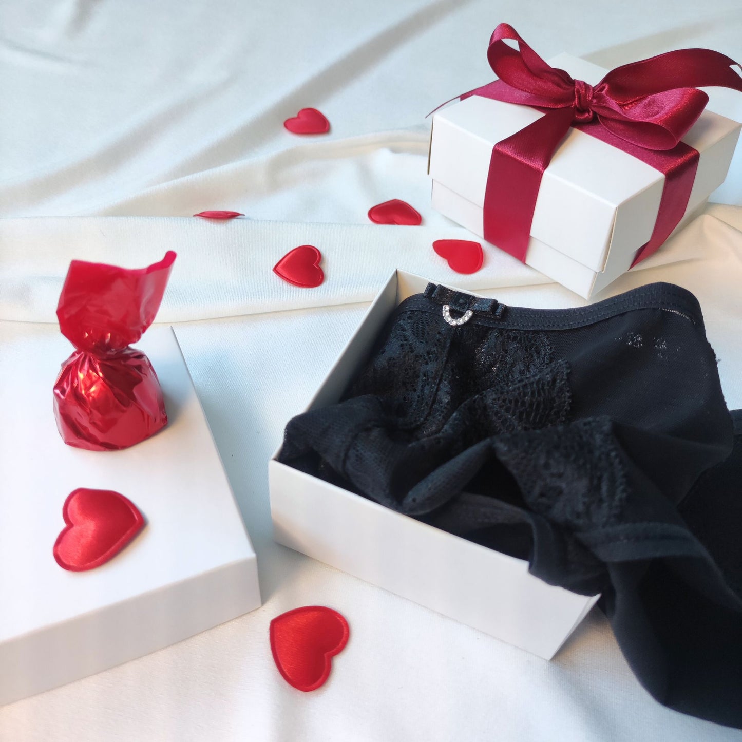 🖤 Noir Rouge – elegancija su aistros akcentu