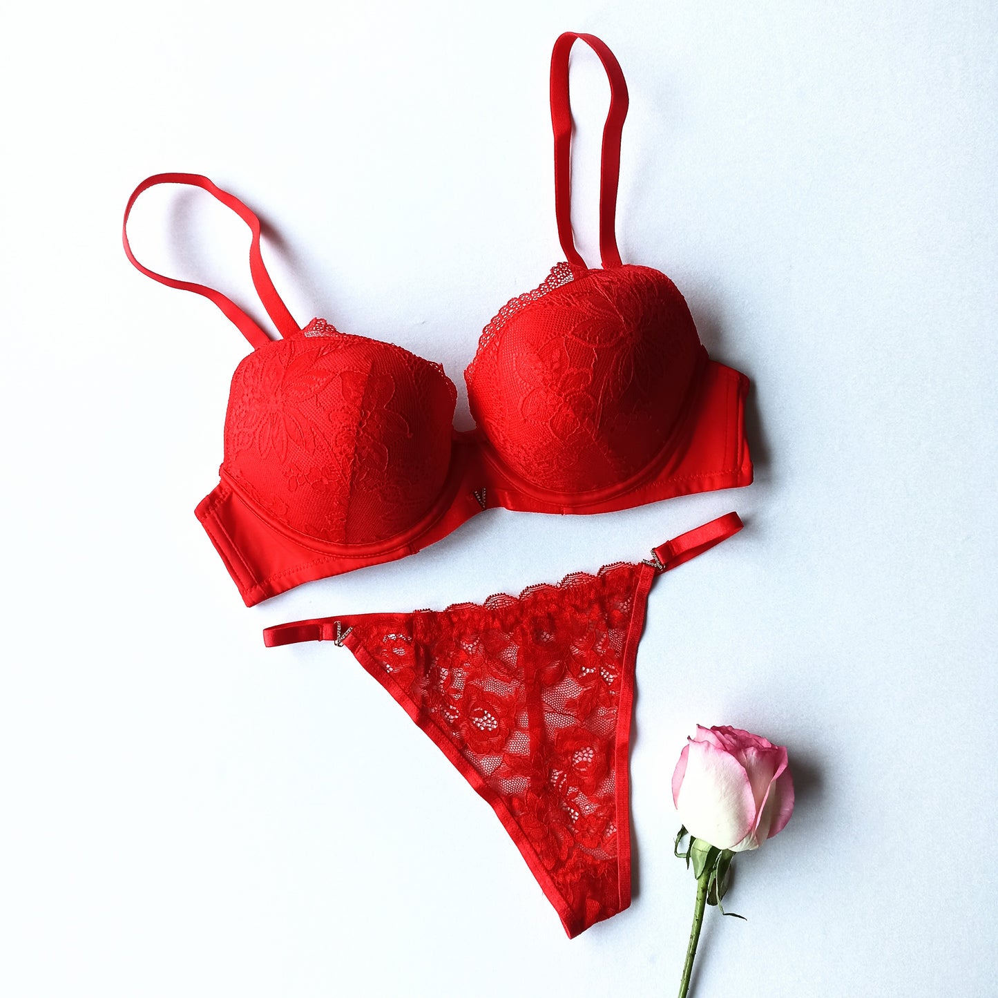 Seksualus liemenėlės ir stringų derinys "Lovely rose", raudona (80-90C/XS-L)