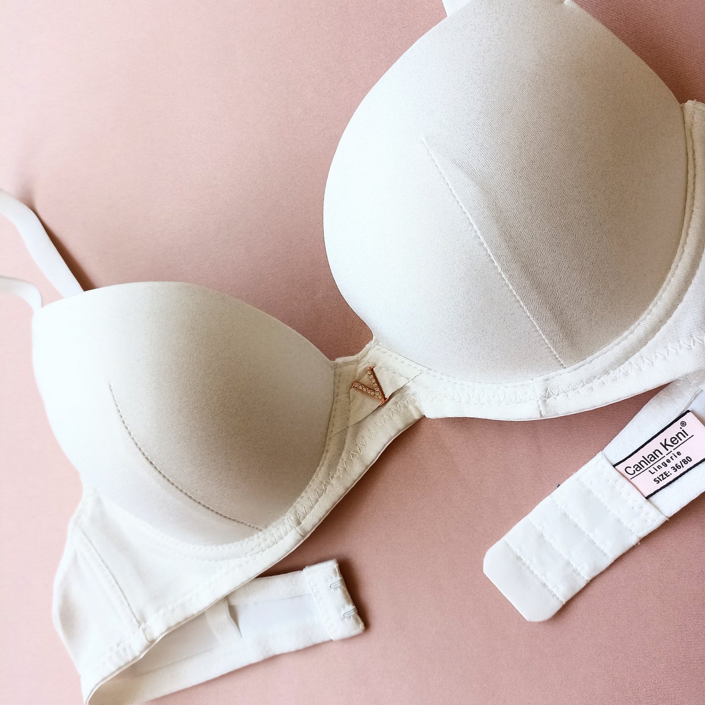 Komfortiška lygi push-up liemenėlė ir derančios kelnaitės, pieno balta (75-95B/S-XL)