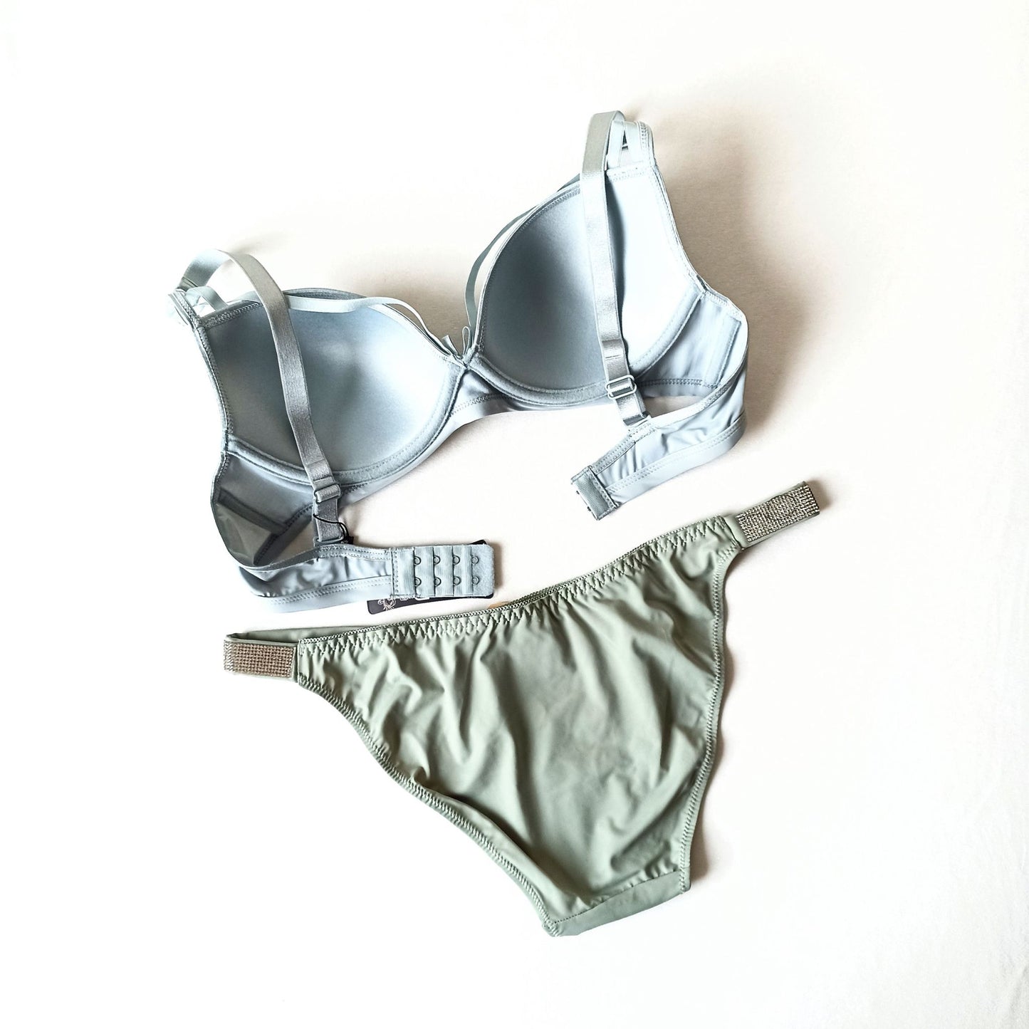 Seksuali liemenėlė ir kelnaitės "PISTACHIO" (80-85B/XL)