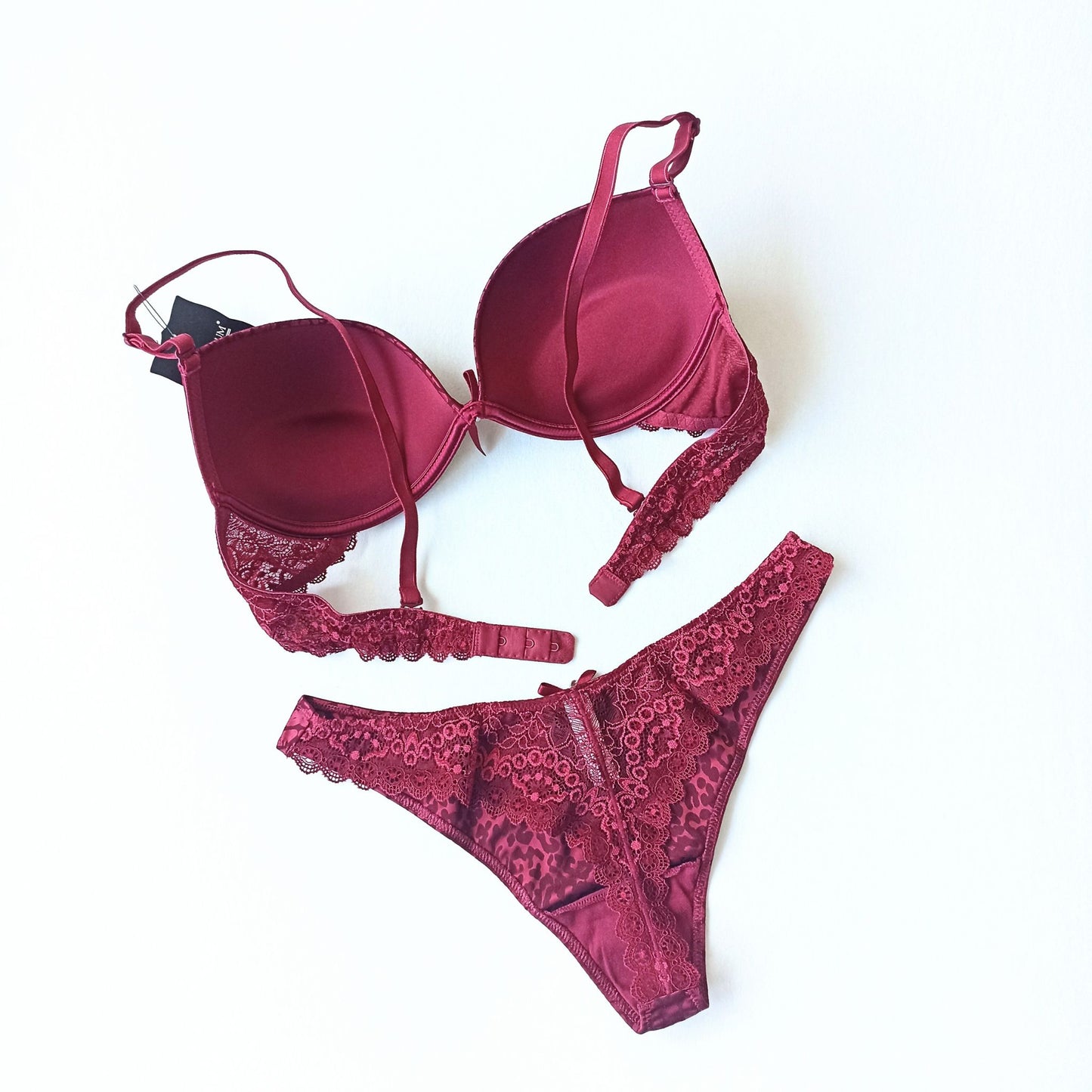 Seksualus bordo spalvos liemenėlės ir stringų komplektas "Lolita" (70B-80B/S)
