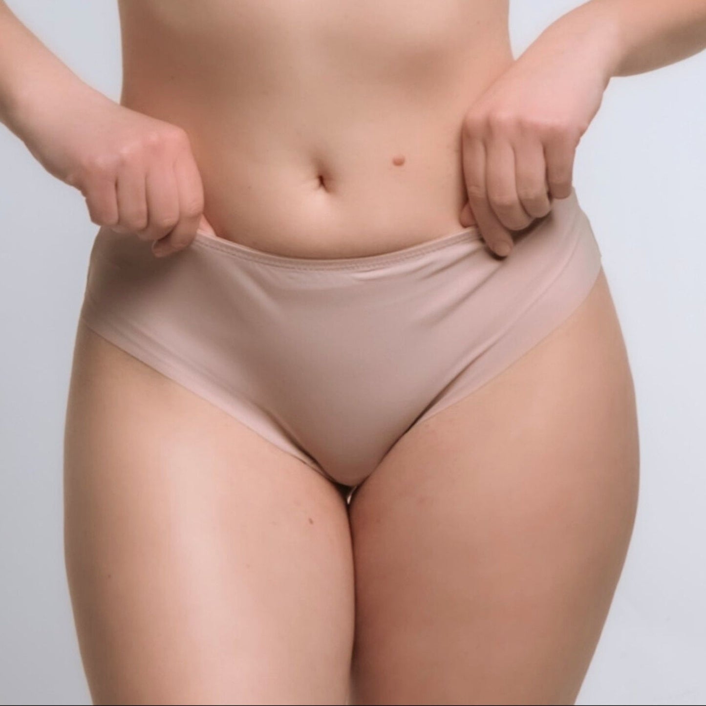 Lygios komfortiškos brazilian siaurykės, pudros rausva (M-XXL)