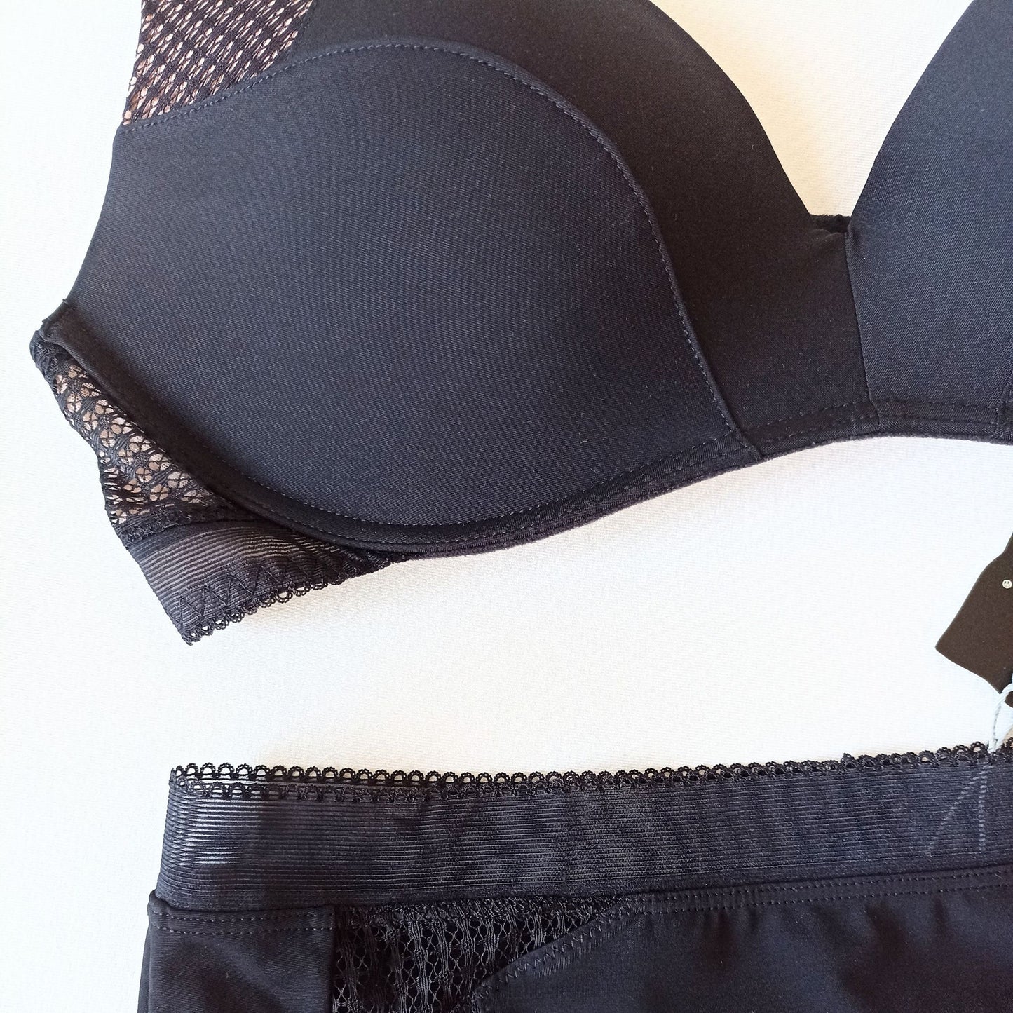 Sportinio stiliaus liemenėlė be lankelių su push-up, juoda (75C/XL)