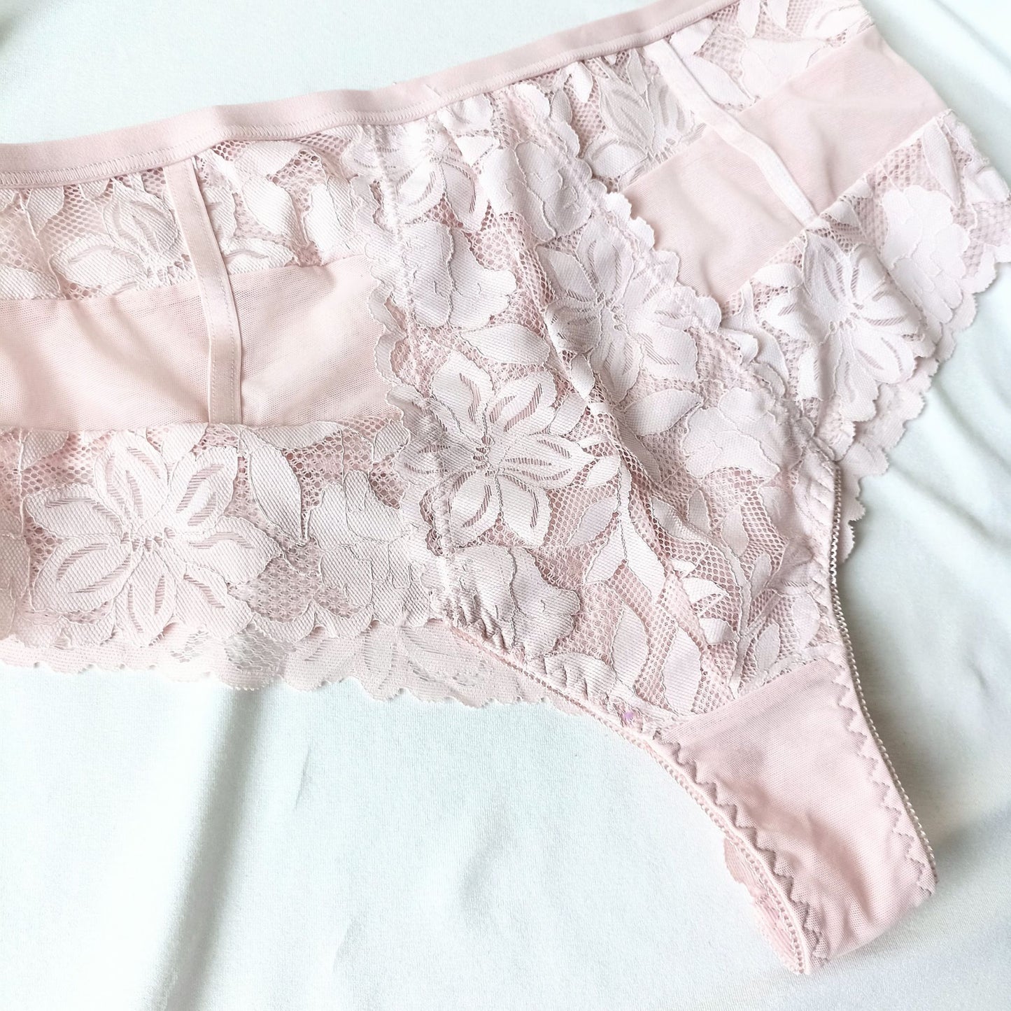 Aukšto juosmens patrauklūs stringai brazilai su nėrinais (XXL-4XL)