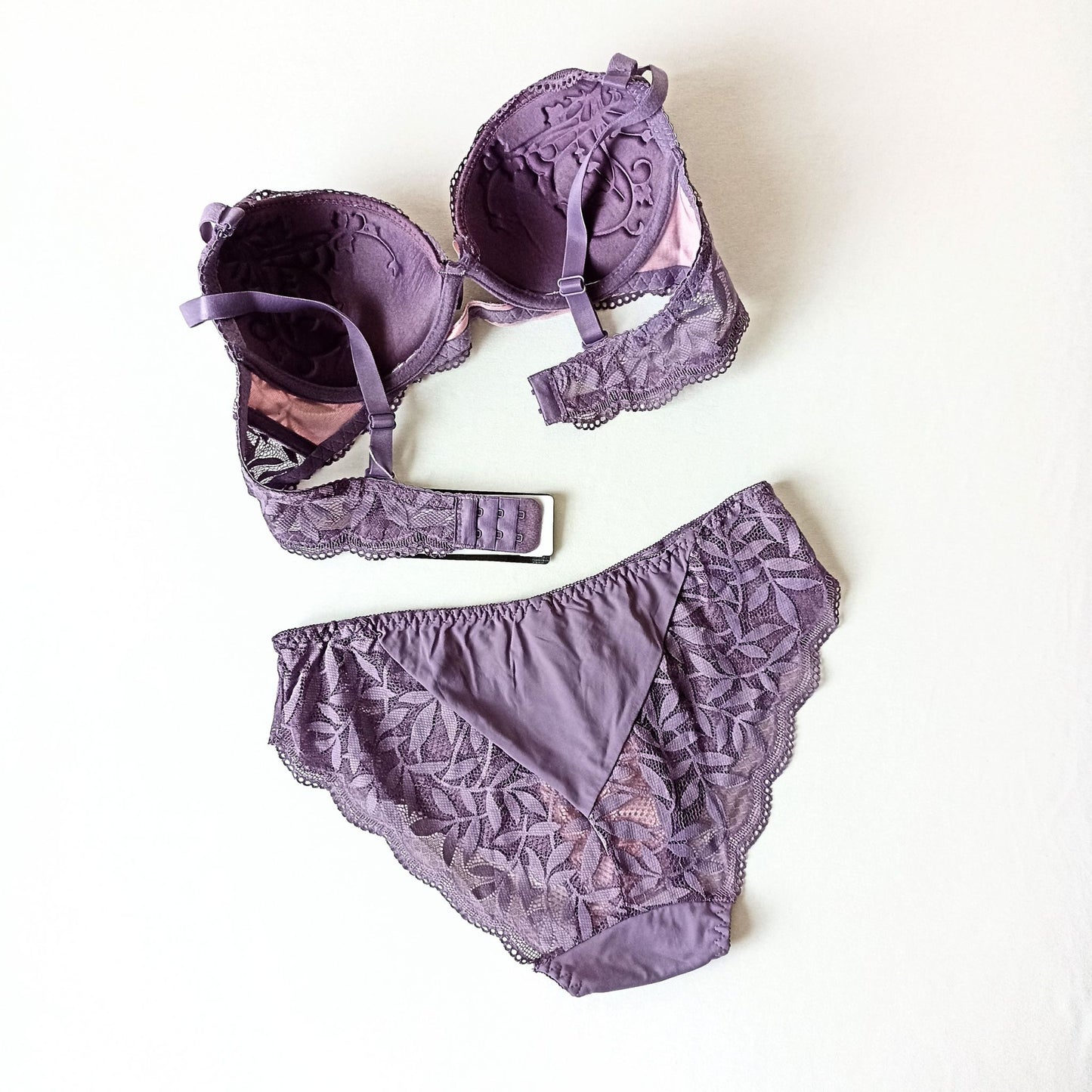 Nėriniuotas liemenėlės ir kelnaičių komplektas, violetinis (75-85B)