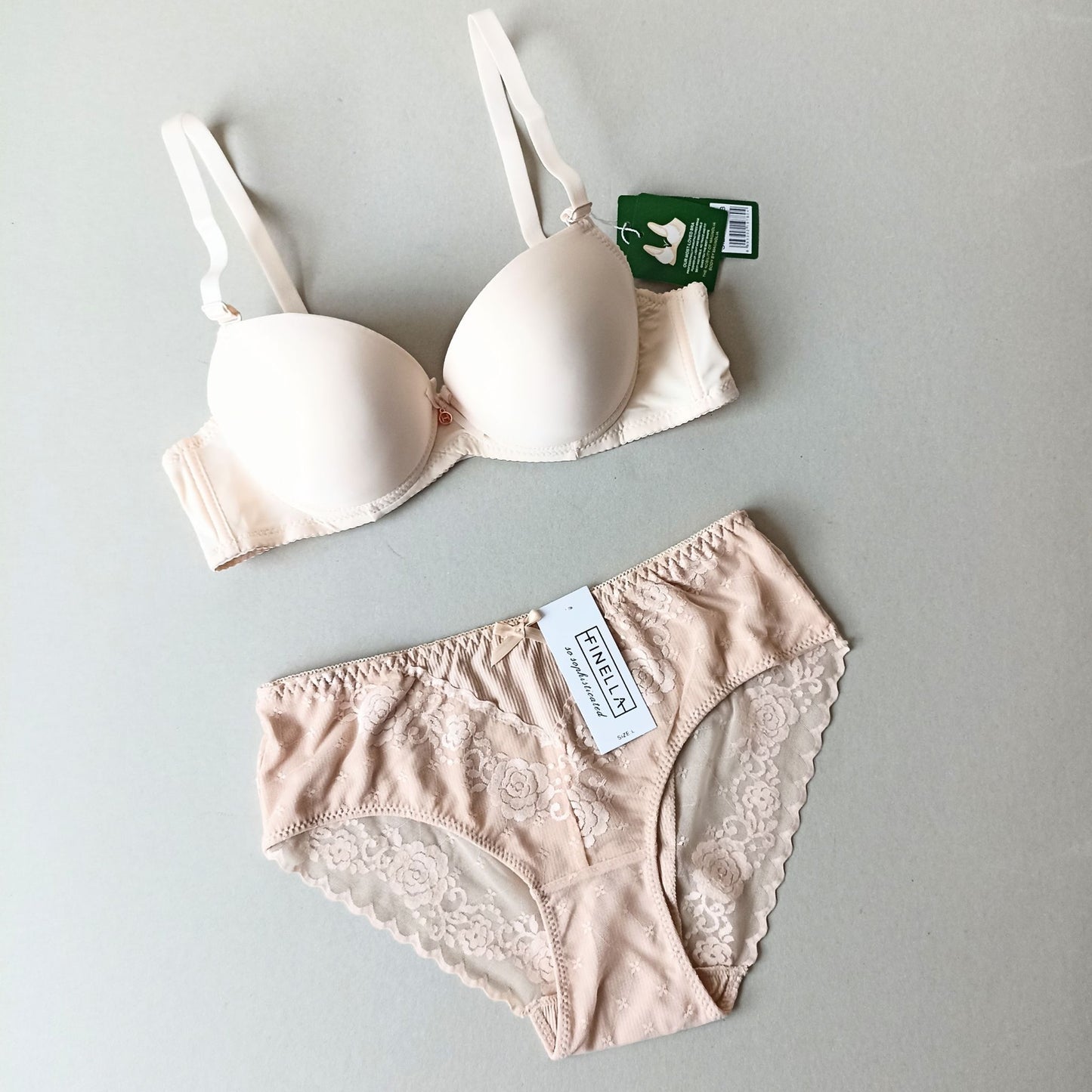 Lygi  liemenėlė su silikono push-up, kreminė (75-85B)