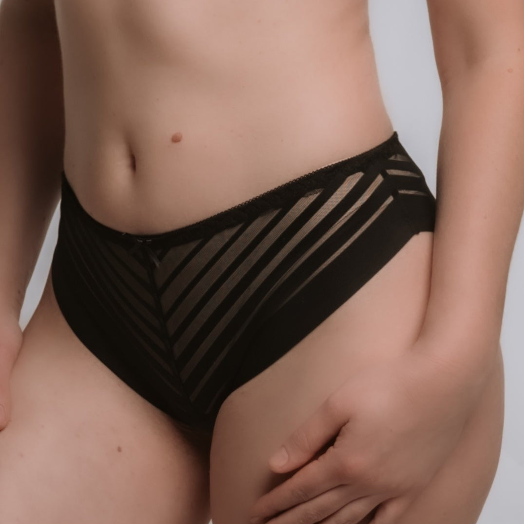 Nematomos tamprios kelnaitės/thongs, juoda (M-L)