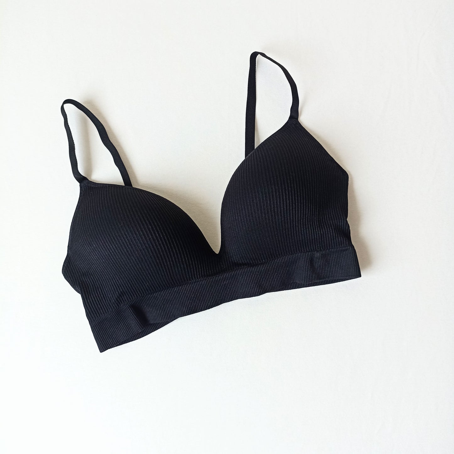 Sportinė trikotažinė liemenėlė, juoda (S-5XL)
