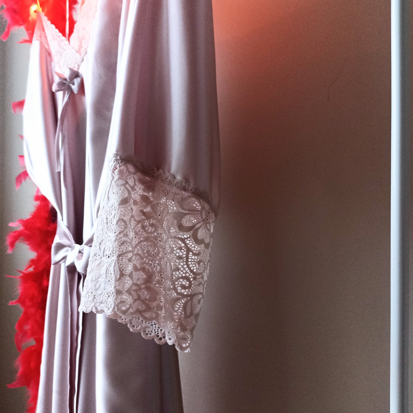 Romantiškas naktinukės ir chalato komplektas, atlasas, pudra (XL-3XL)