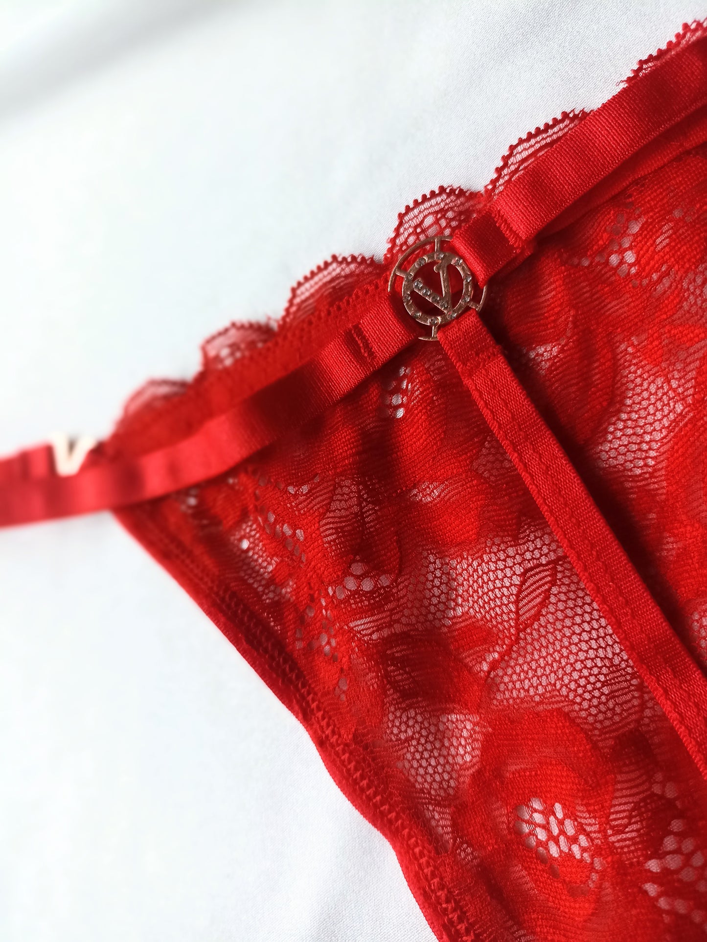Nėriniuoti stringai, raudona (S-XL)