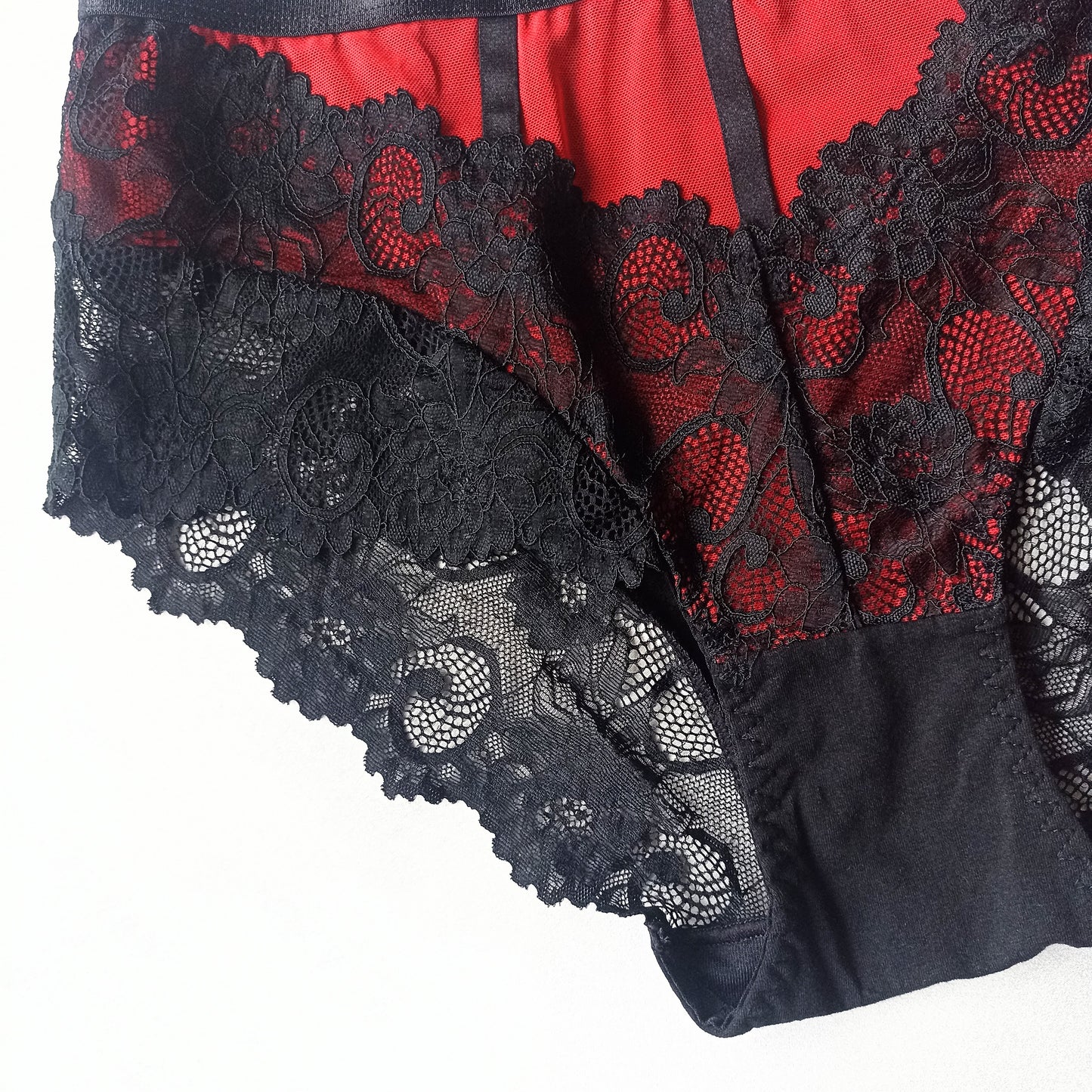 Nėriniuotos bikinio kelnaitės, juoda-raudona (L-XXL)