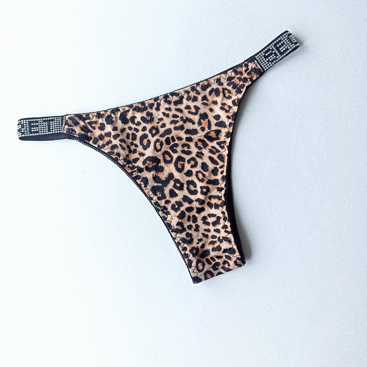 Leopardinio rašto kelnaitės su blizgiomis gumytėmis šonuose "Secret" (S-XL)
