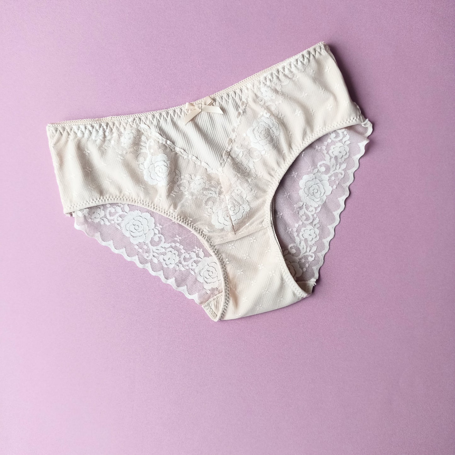 Medvilninės kelnaitės su nėriniais, bordinė, kreminė (L-XL)