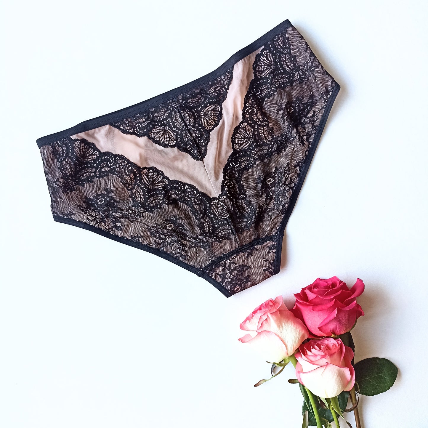 Prabangios klasikinio juosmens bikinio kelnaitės, juoda, pudra (L-4XL)