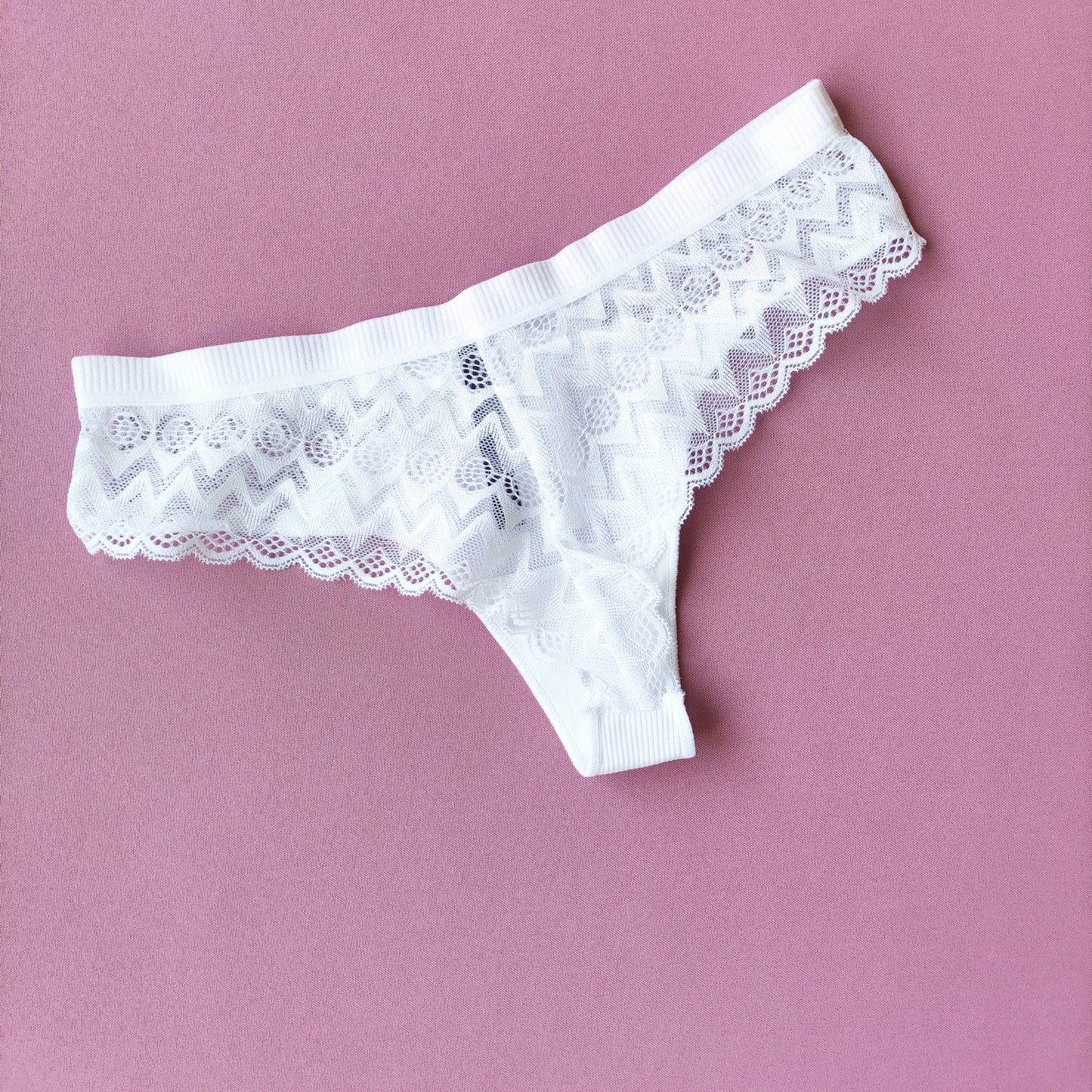 Elegantiškos medvilninės kelnaitės/thongs su nėriniais,  balta (L/XXL mažintos)