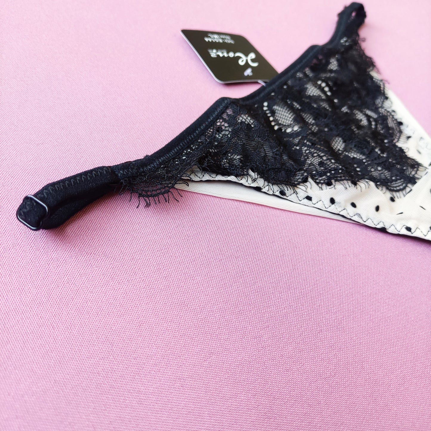 Puošnios taškuotos kelnaitės/thongs,  kūno, juoda (M/L, XXL)