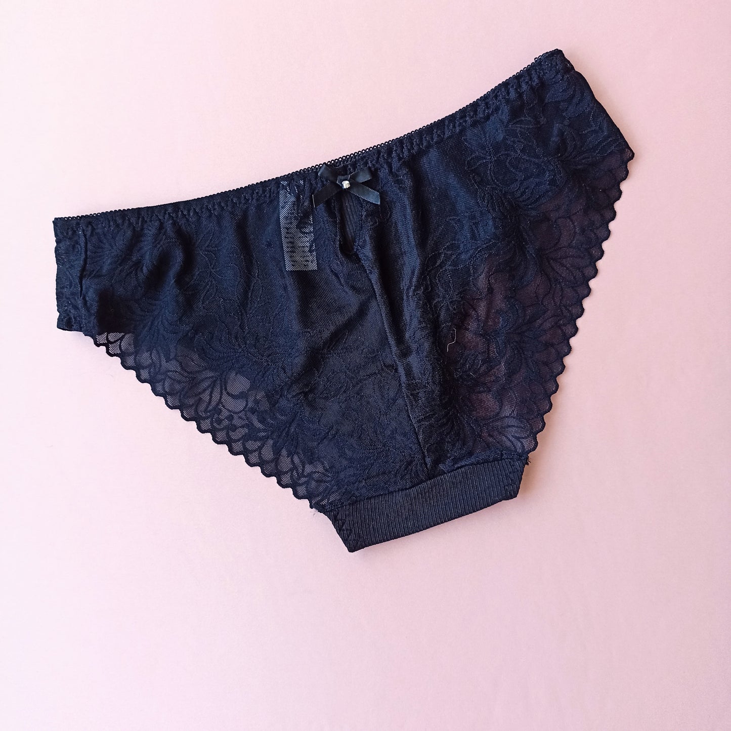 Medvilninės tango kelnaitės su nėriniuota nugara, įvairios spalvos (S/XL)