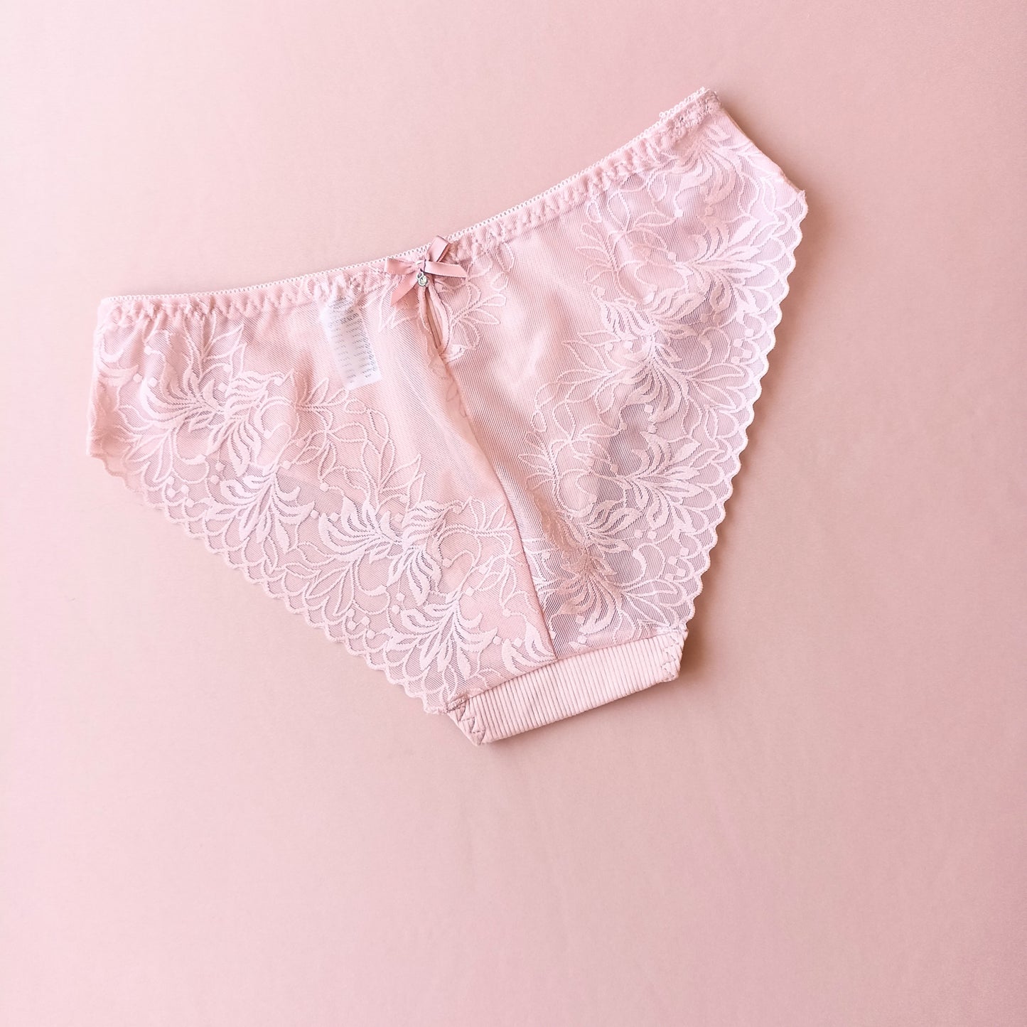 Medvilninės tango kelnaitės su nėriniuota nugara, įvairios spalvos (S/XL)