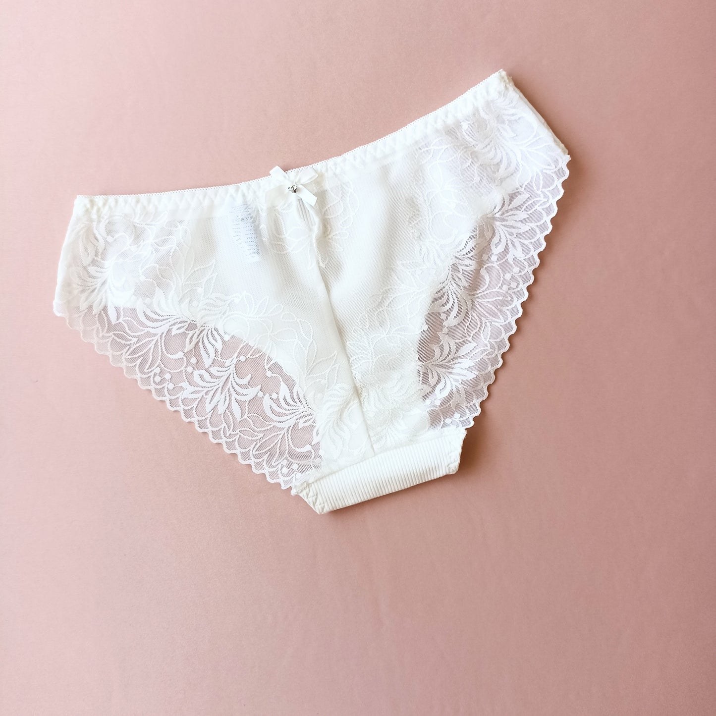 Medvilninės tango kelnaitės su nėriniuota nugara, įvairios spalvos (S/XL)