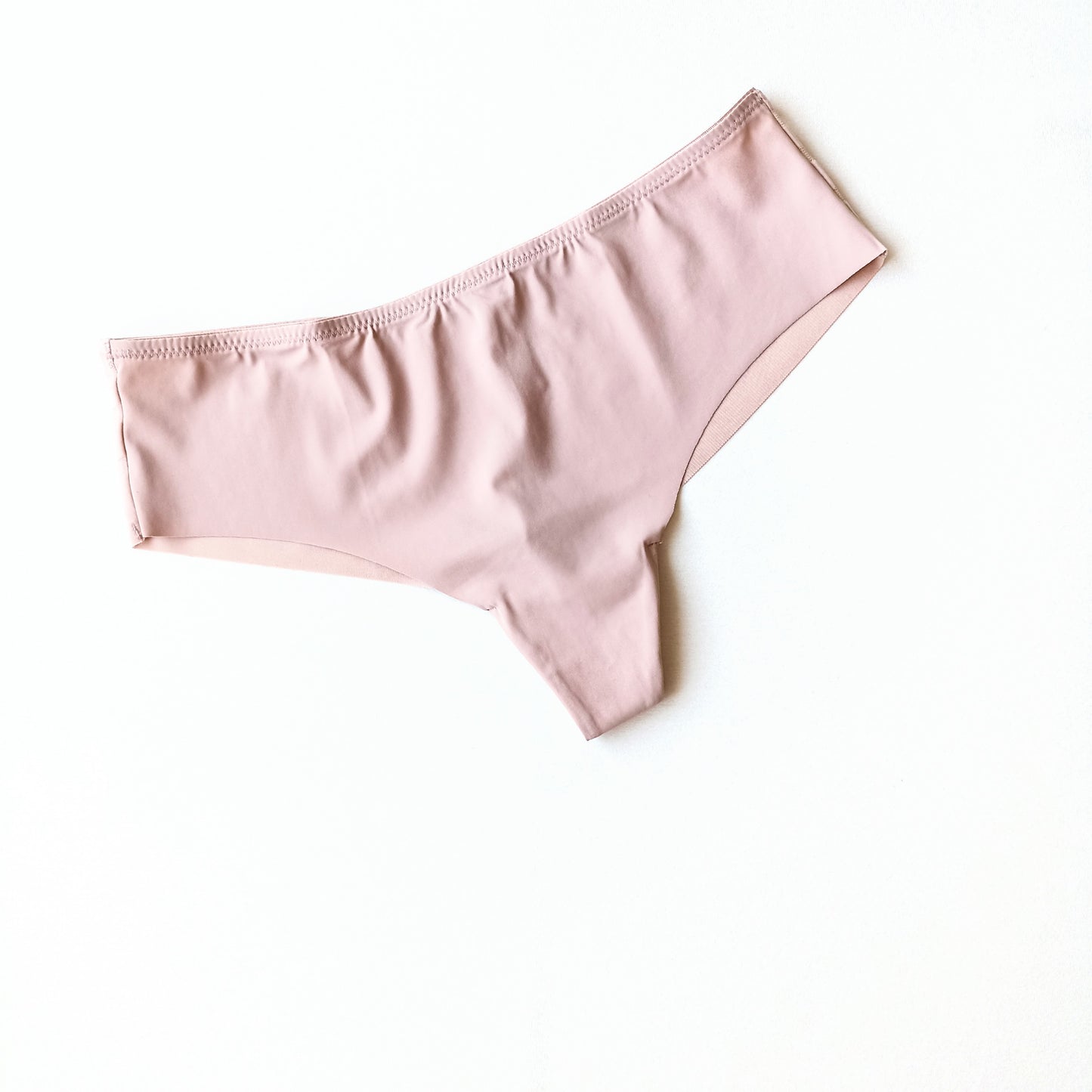 Lygios komfortiškos brazilian siaurykės, pudros rausva (M-XXL)