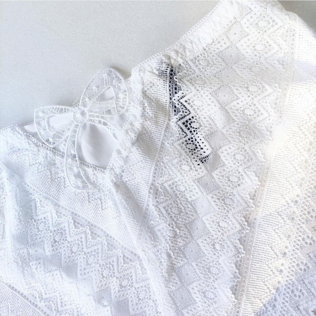 Nėriniuotos kelnaitės aukštu liemeniu su romantišku kaspinu nugaroje, 5 spalvos (XL-XXXL)