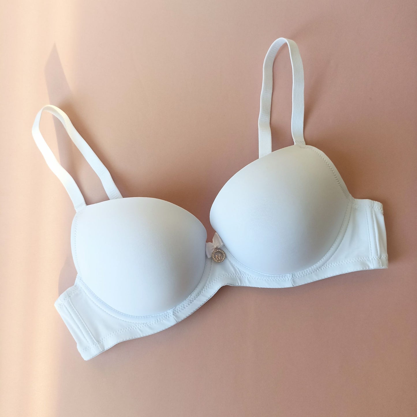 Lygi liemenėlė su dvigubu push-up, balta (90-100D)