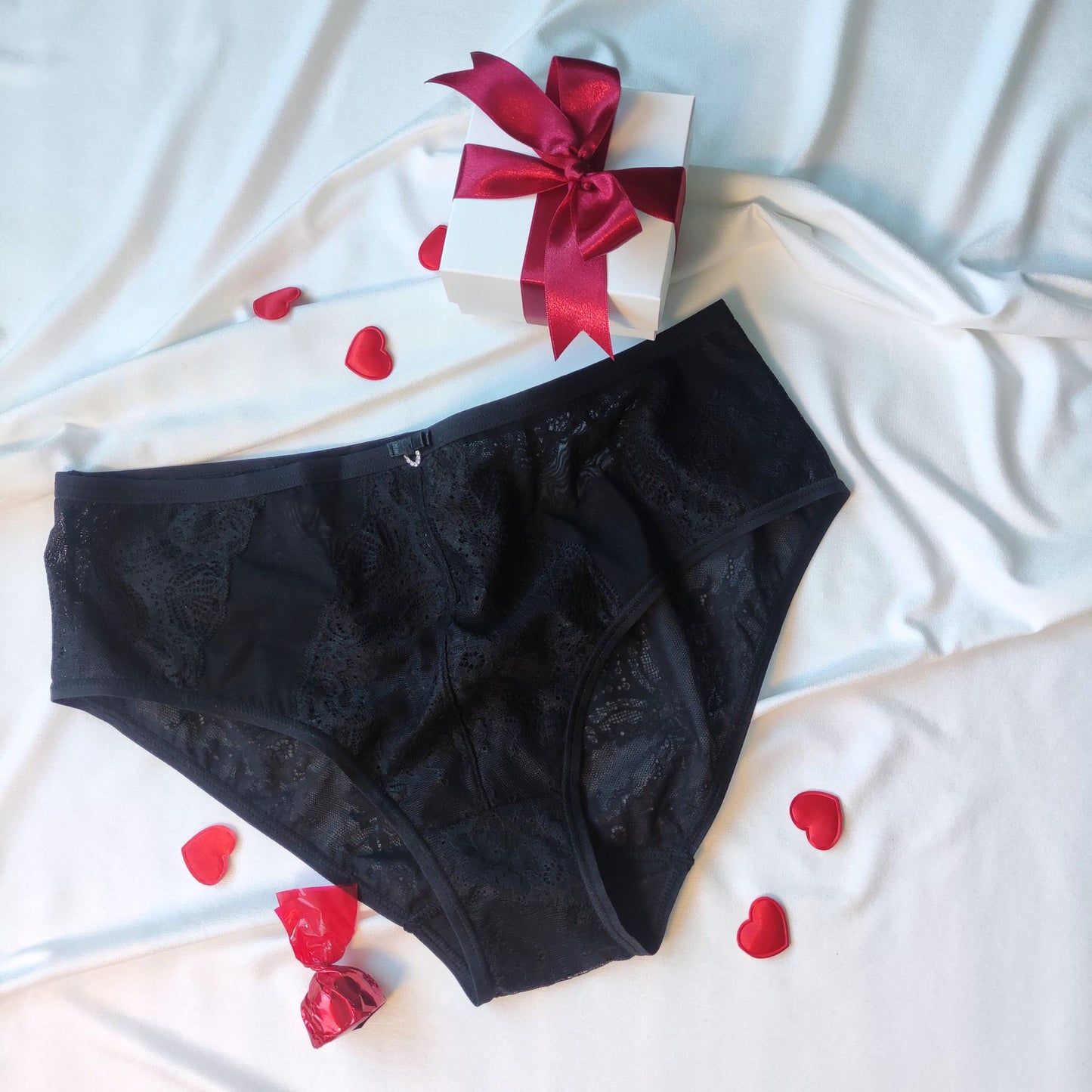 🖤 Noir Rouge – elegancija su aistros akcentu