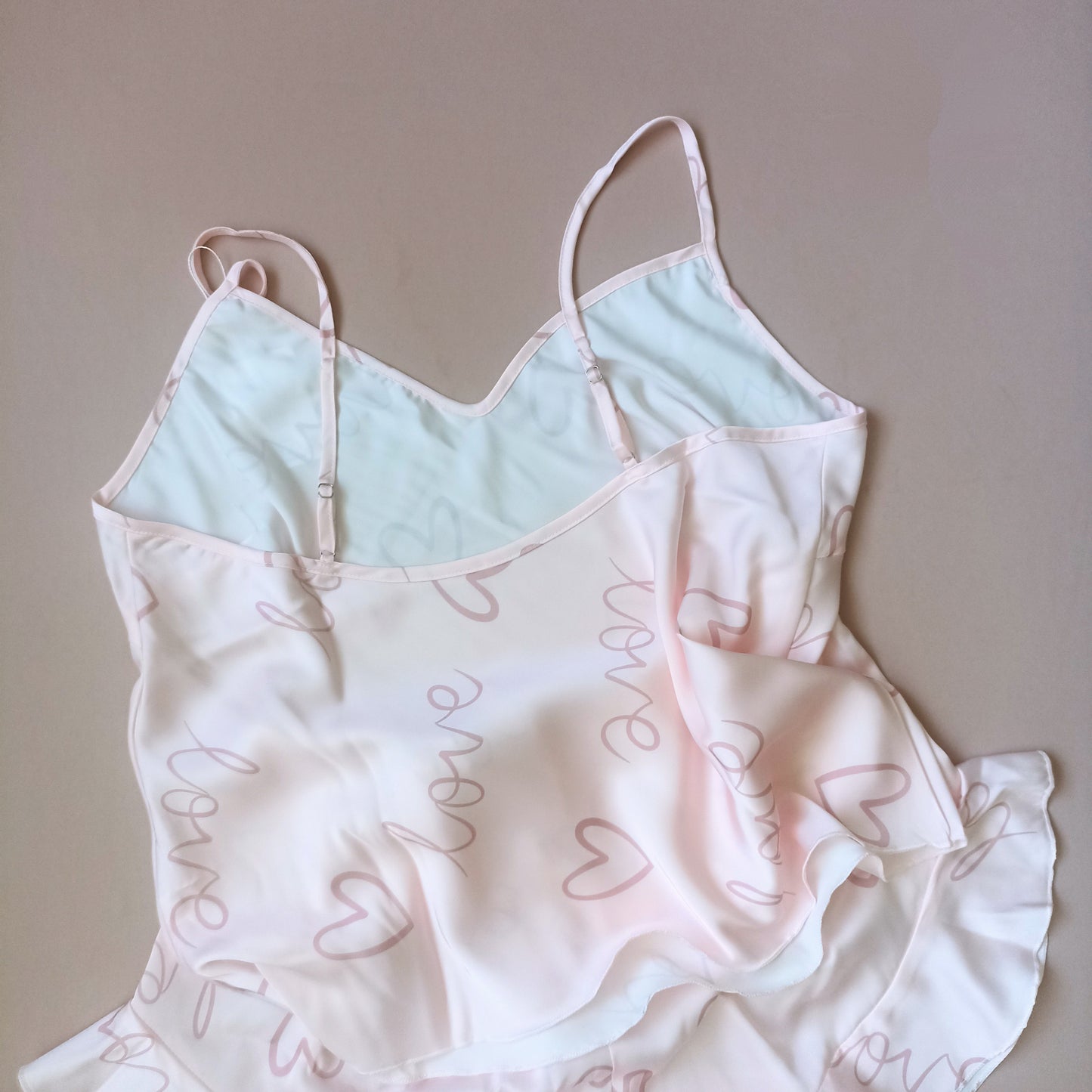 Šilkinė dviejų dalių pižama su širdutėmis (M-XL)